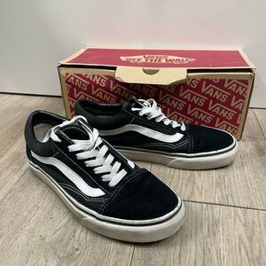 Black and white Vans size 7